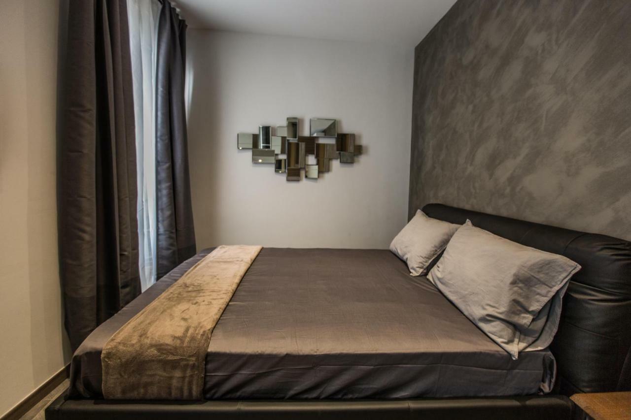 Castle Apartment Near Duomo Milan Bagian luar foto