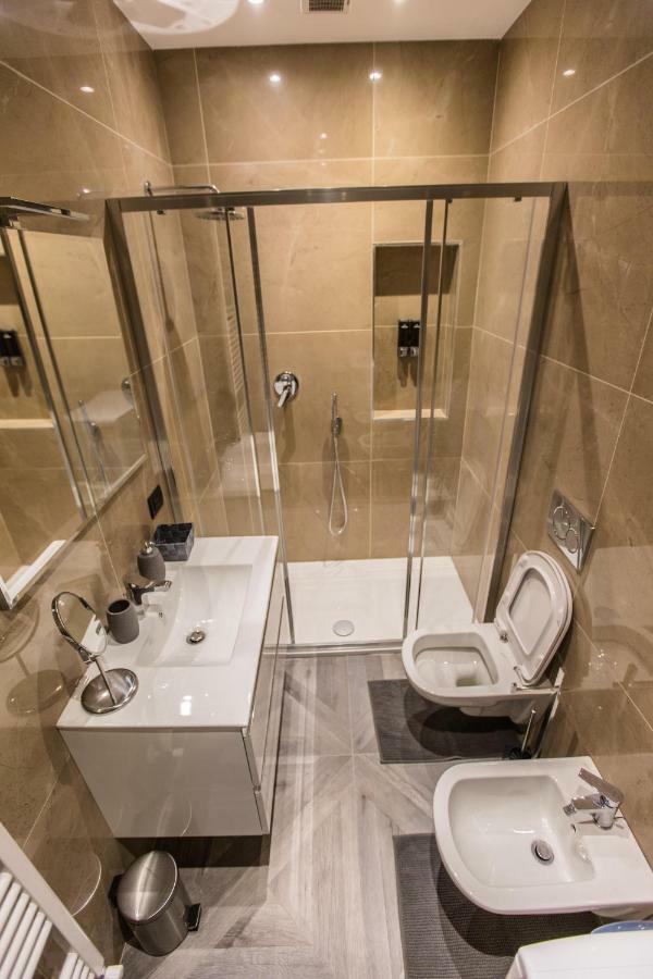 Castle Apartment Near Duomo Milan Bagian luar foto