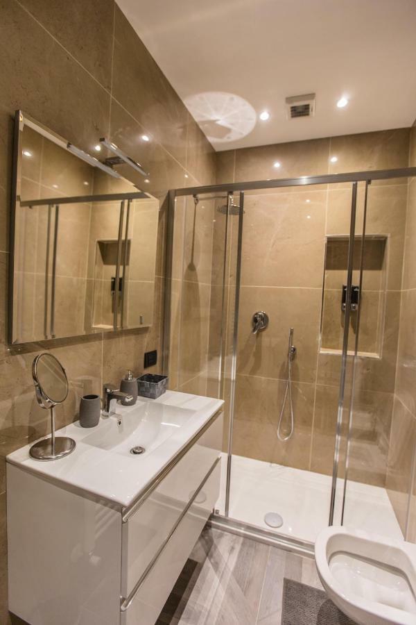 Castle Apartment Near Duomo Milan Bagian luar foto