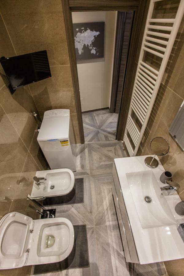 Castle Apartment Near Duomo Milan Bagian luar foto